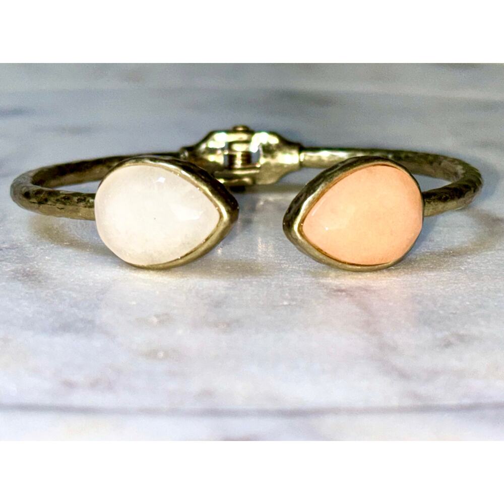 Gold Tone Hammered Cream Peach Teardrop Cushion Cut Stone Hinged Bangle Bracelet